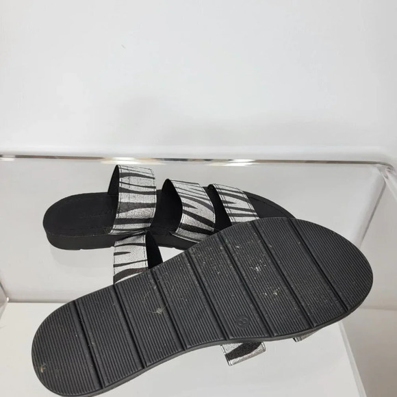 Expression Sandals - Picture 5 of 5